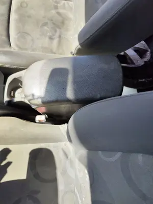 Foto de APOYABRAZOS CENTRAL RENAULT KANGOO II (F/KW0) 1.5 dCi Diesel CAT (86 CV / 63 KW)