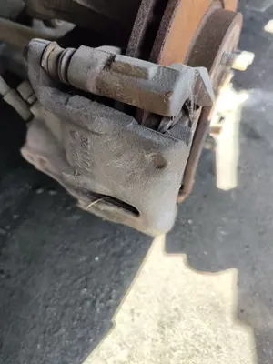 Foto de PINZA DE FRENO DELANTERA IZQUIERDA FORD MONDEO BERLINA (GE) 2.0 TDCi CAT (131 CV / 96 KW)