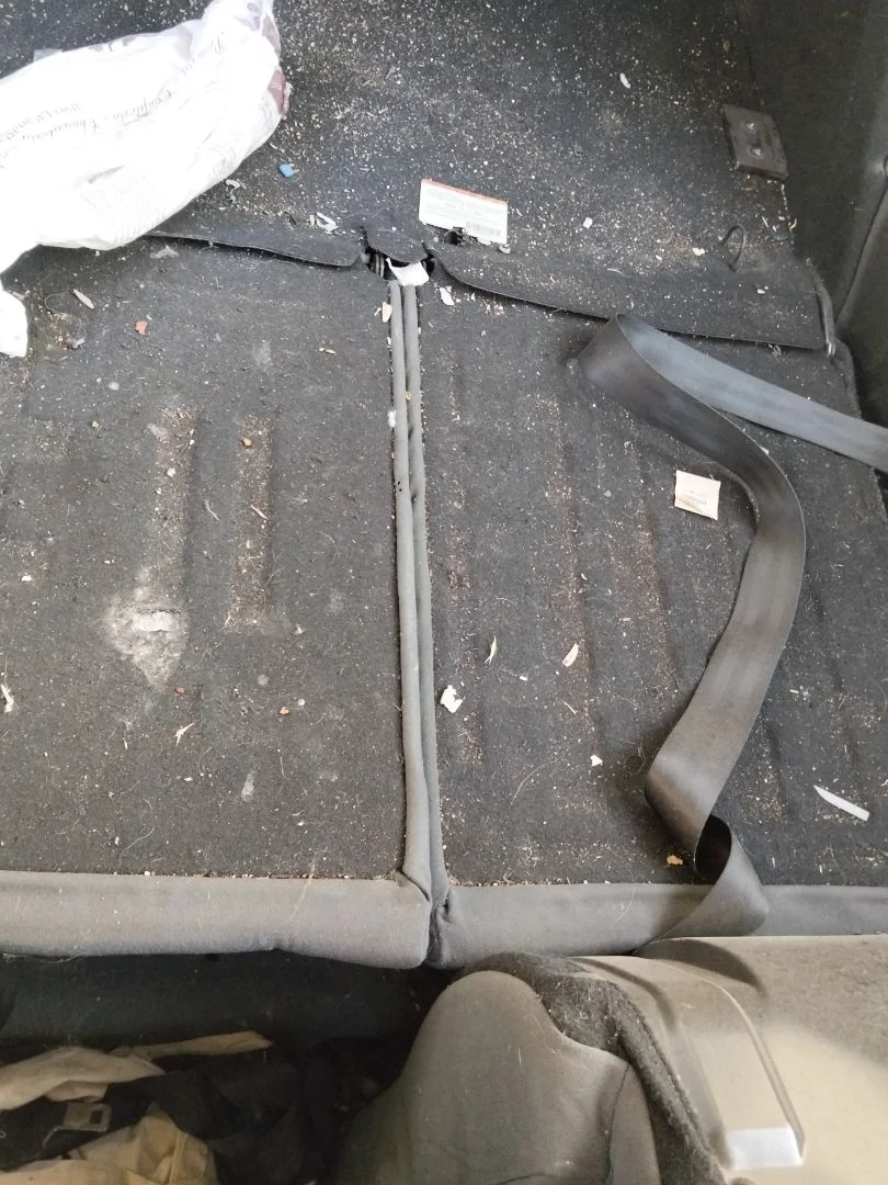 Foto de ENGANCHE CINTURON TRASERO CENTRAL PEUGEOT 407 1.6 HDi FAP CAT (9HZ / DV6TED4) (109 CV / 80 KW)