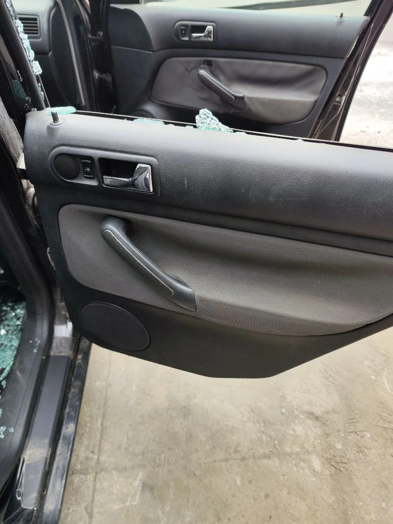 Foto de ELEVALUNAS TRASERO DERECHO VOLKSWAGEN BORA BERLINA (1J2)(1998) 1.9 TDI (110 CV / 81 KW)