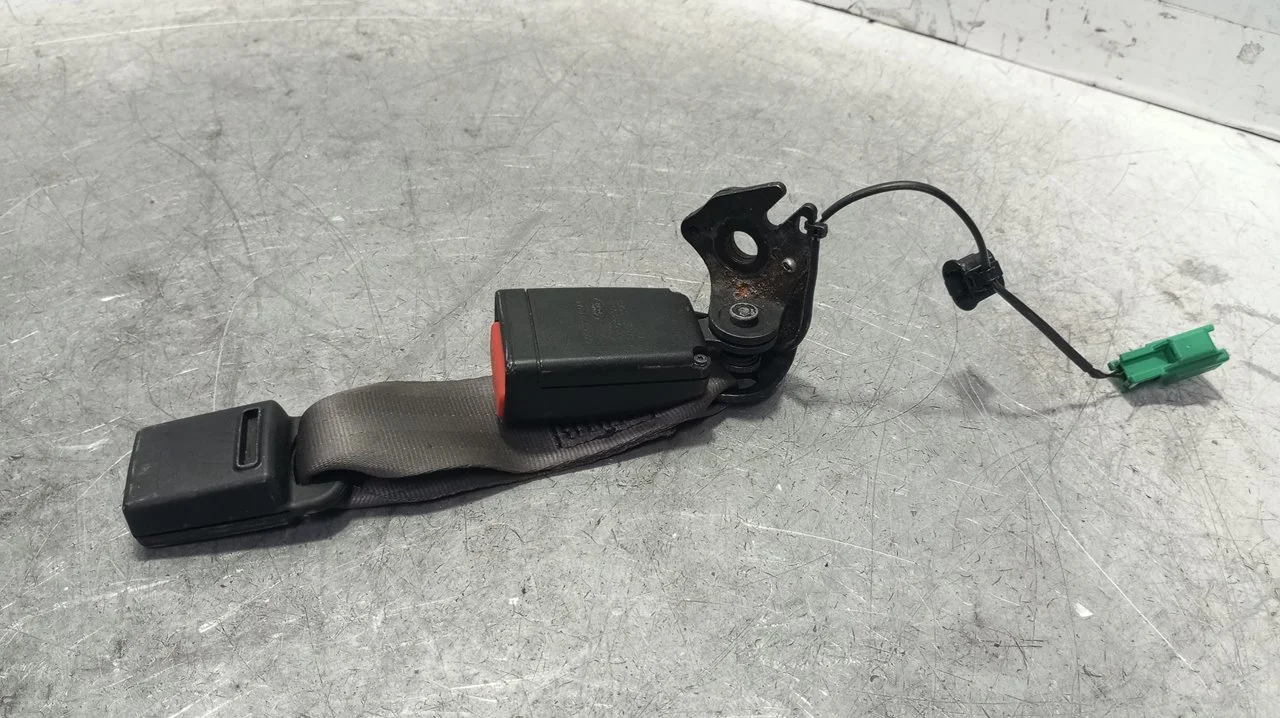 Foto de ENGANCHE CINTURON TRASERO IZQUIERDO JAGUAR XF 2.0 Diesel CAT (163 CV / 120 KW) referencia GX73613K22