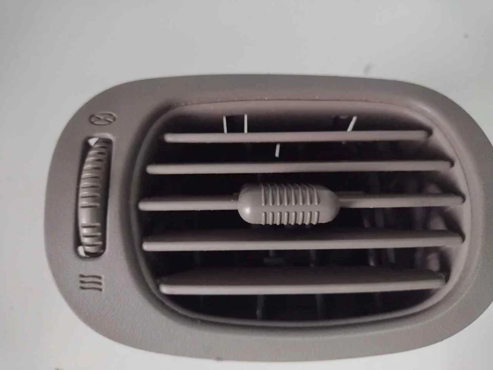 Foto de REJILLA AIREADORA CHRYSLER PT CRUISER 2.0 16V CAT (141 CV / 104 KW) referencia 0SC95TRMMA