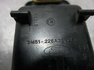 Foto de MANDO ELEVALUNAS DELANTERO DERECHO FORD FOCUS BERLINA (CB4) 1.6 16V CAT (101 CV / 74 KW) referencia 3M51226A36 foto 3