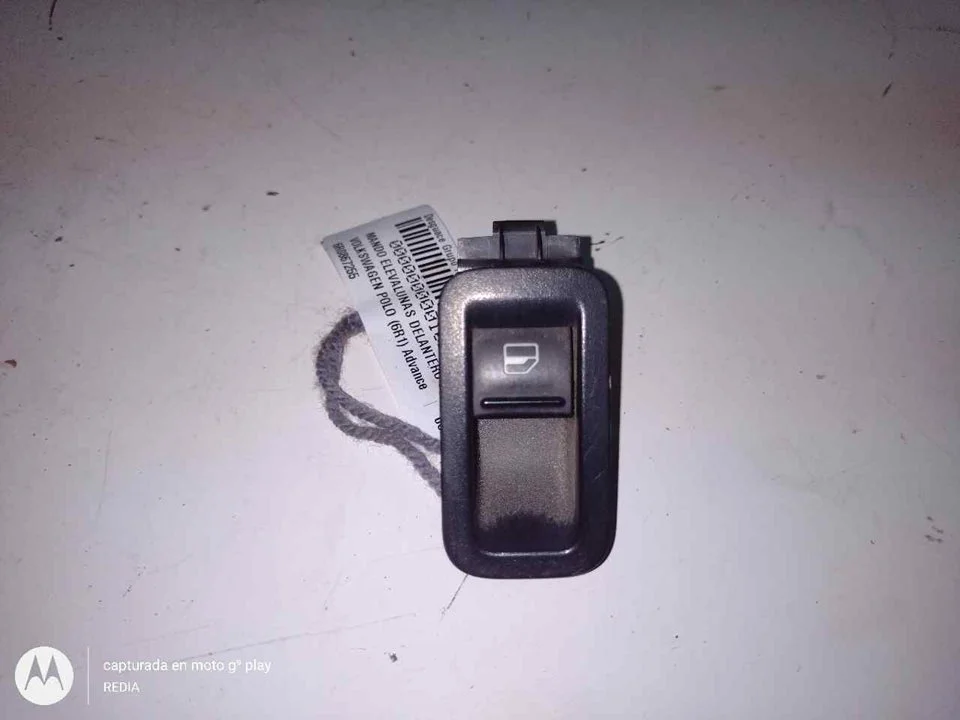 Foto de MANDO ELEVALUNAS DELANTERO DERECHO VOLKSWAGEN POLO V (6R1) 1.2 TDI (75 CV / 55 KW) referencia 6R0867255