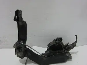 Foto de CERRADURA PUERTA DELANTERA DERECHA FORD FOCUS BERLINA (CAK) 1.8 16V CAT (116 CV / 85 KW) referencia 2S4AA21812HB foto 4