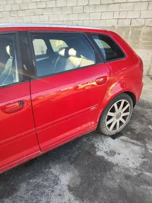 Foto de PUERTA TRASERA IZQUIERDA AUDI A3 SPORTBACK (8PA) 2.0 TDI (140 CV / 103 KW) referencia 8P4833051A foto 2