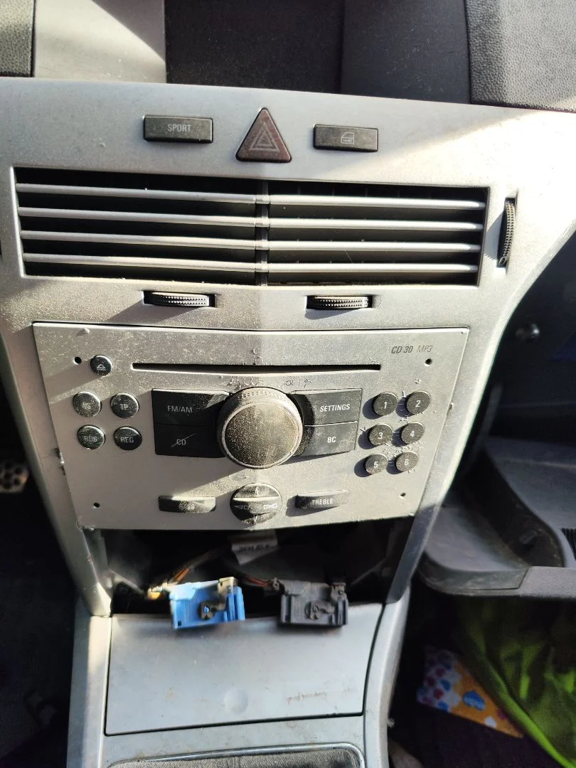 Foto de SISTEMA AUDIO / RADIO CD OPEL ASTRA H GTC 1.7 16V CDTI (101 CV / 74 KW)