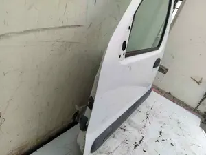 Foto de PUERTA DELANTERA IZQUIERDA RENAULT KANGOO I (F/KC0) 1.5 dCi Diesel (65 CV / 48 KW) foto 4