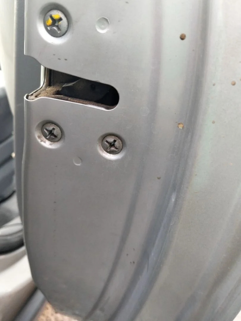 Foto de CERRADURA PUERTA DELANTERA DERECHA NISSAN ALMERA TINO (V10M) 1.8 16V CAT (114 CV / 84 KW) referencia 80502BM660