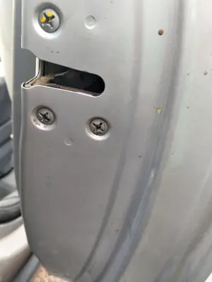 Foto de CERRADURA PUERTA DELANTERA DERECHA NISSAN ALMERA TINO (V10M) 1.8 16V CAT (114 CV / 84 KW) referencia 80502BM660
