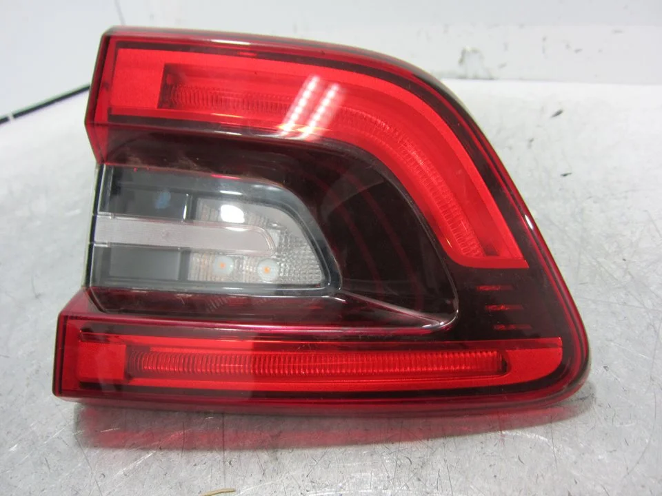 Foto de PILOTO TRASERO DERECHO INTERIOR RENAULT KADJAR 1.3 TCE (159 CV / 117 KW) referencia 901165023