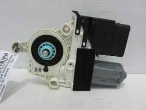 Foto de MOTOR ELEVALUNAS TRASERO IZQUIERDO SEAT ALTEA (5P1) 2.0 TDI (140 CV / 103 KW) referencia 5P0839462A foto 4