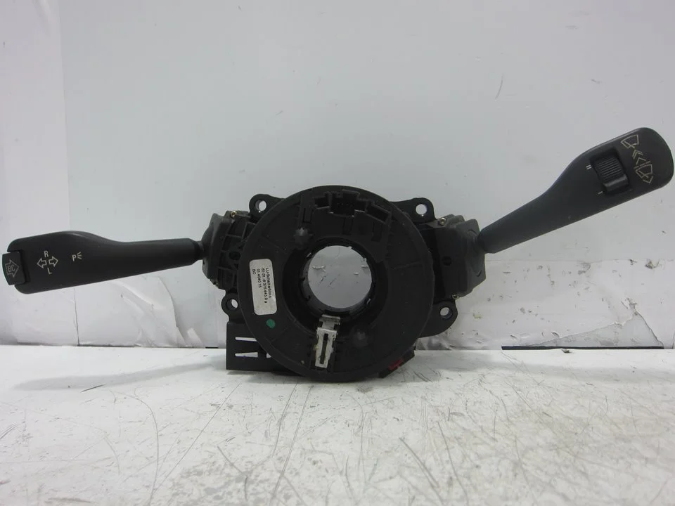 Foto de MANDO MULTIFUNCION BMW SERIE 3 BERLINA (E46) 2.0 16V Diesel CAT (136 CV / 100 KW) referencia 01204000