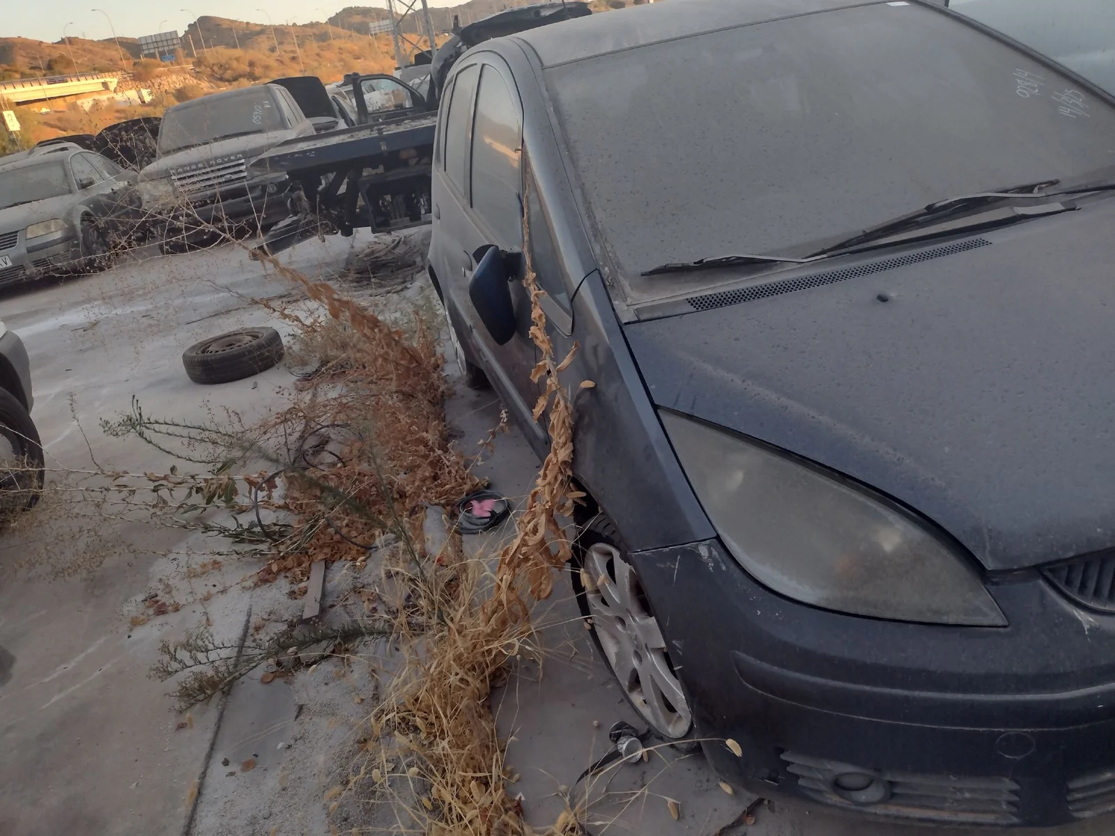 Foto de FARO DERECHO MITSUBISHI COLT CZ3 BERL. 5 (Z30A) 1.5 DI-D CAT (95 CV / 70 KW) referencia MR957354