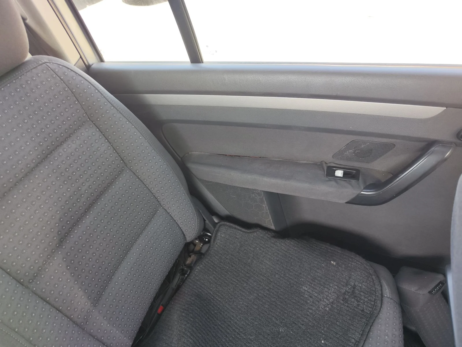 Foto de GUARNECIDO PUERTA TRASERA IZQUIERDA VOLKSWAGEN TOURAN (1T1) 1.9 TDI (105 CV / 77 KW)