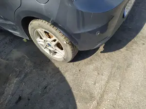 Foto de BRAZO SUSPENSION TRASERO IZQUIERDO FORD KA+ (CDU) 1.2 Ti-VCT CAT (86 CV / 63 KW)