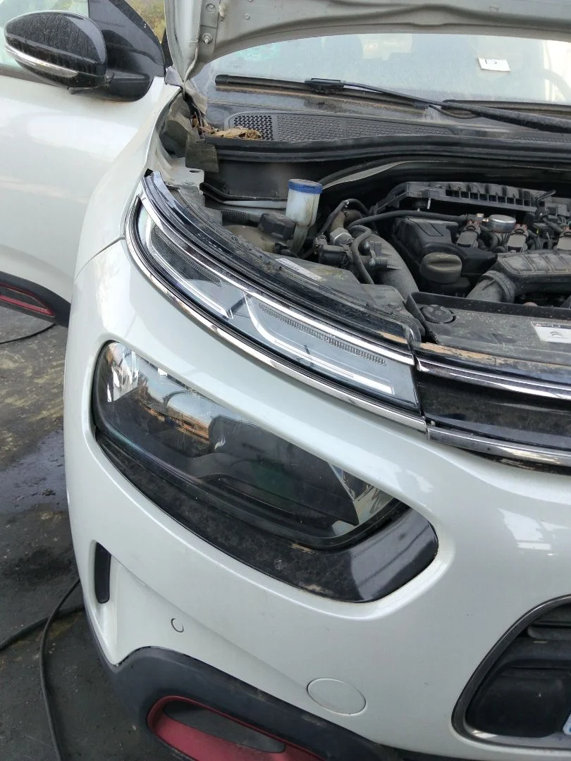 Foto de FARO DERECHO CITROEN C4 CACTUS 1.2 12V VTi (82 CV / 60 KW) referencia 9800901280