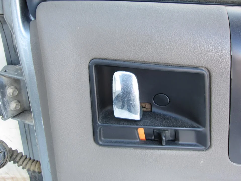 Foto de MANETA INTERIOR TRASERA IZQUIERDA CHRYSLER JEEP GR.CHEROKEE (ZJ)/(Z) 5.2 V8 CAT (211 CV / 155 KW)