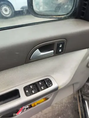 Foto de MANETA INTERIOR DELANTERA IZQUIERDA VOLVO V50 FAMILIAR 2.0 Diesel CAT (136 CV / 100 KW) referencia 8679473