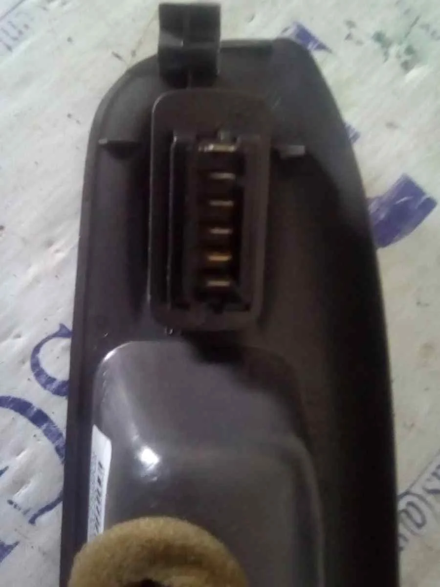 Foto de MANDO ELEVALUNAS DELANTERO DERECHO RENAULT SCENIC I (JA...) 1.6 16V (107 CV / 79 KW) referencia 7700432962