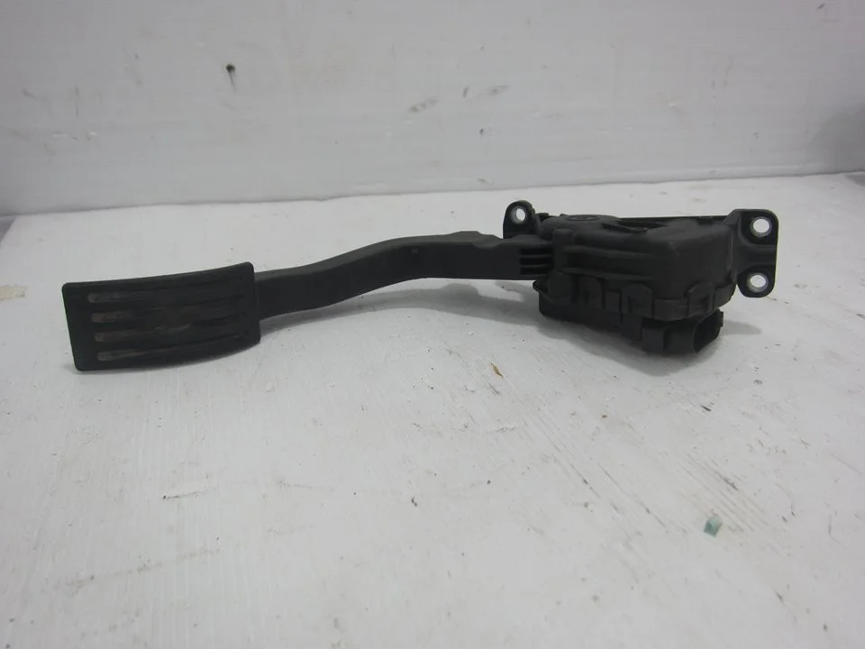 Foto de POTENCIOMETRO PEDAL RENAULT CLIO III 1.5 dCi Diesel (106 CV / 78 KW) referencia 3M519F836AF