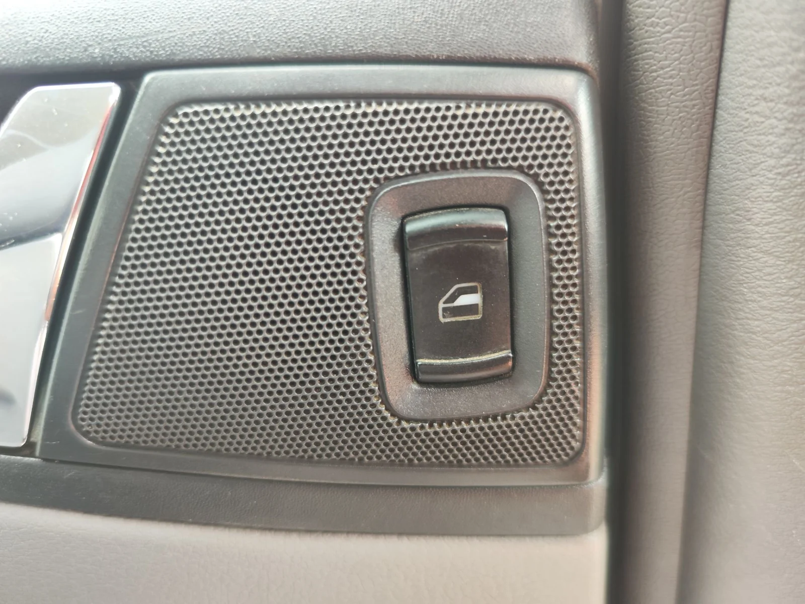 Foto de MANDO ELEVALUNAS TRASERO IZQUIERDO SKODA OCTAVIA BERLINA (1U2) 1.9 TDI (90 CV / 66 KW) referencia 3B0959855