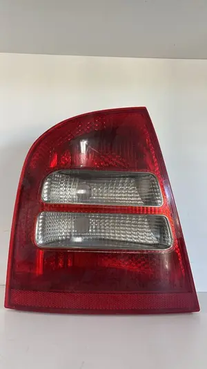 Foto de PILOTO TRASERO IZQUIERDO SKODA OCTAVIA BERLINA (1U2) referencia 1U6945111