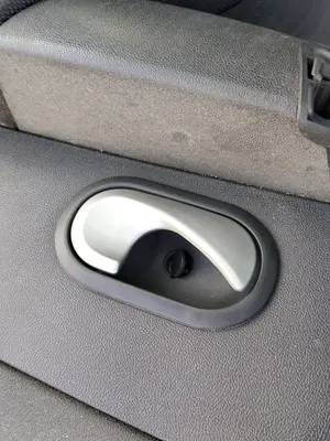 Foto de MANETA INTERIOR DELANTERA DERECHA RENAULT CLIO III 1.2 16V (75 CV / 55 KW) referencia 8200310580
