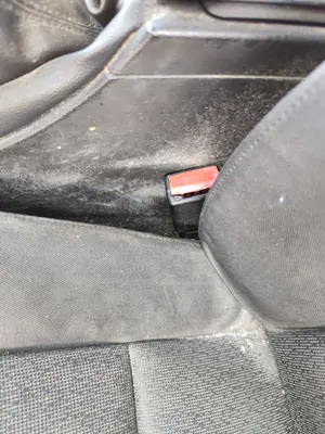 Foto de ENGANCHE CINTURON DELANTERO IZQUIERDO BMW SERIE 3 BERLINA (E90) 2.0 16V Diesel (163 CV / 120 KW)