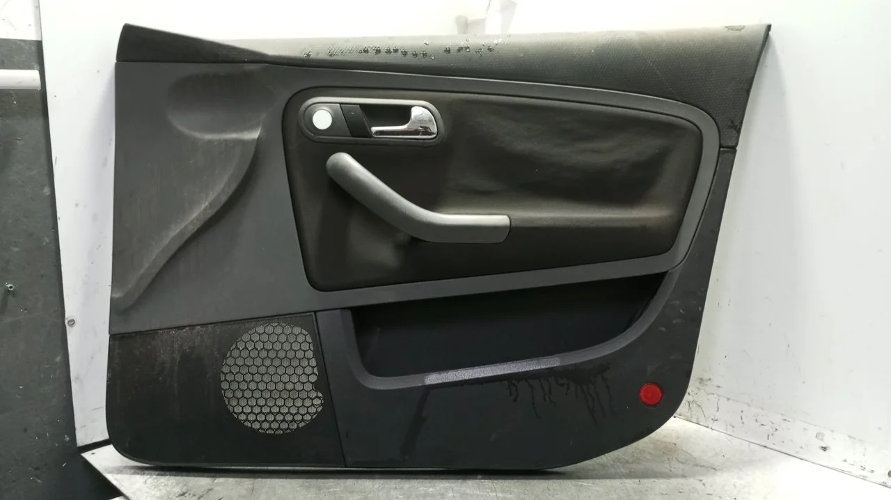 Foto de GUARNECIDO PUERTA DELANTERA DERECHA SEAT IBIZA (6L1) 1.9 TDI (101 CV / 74 KW) referencia 6L48670123