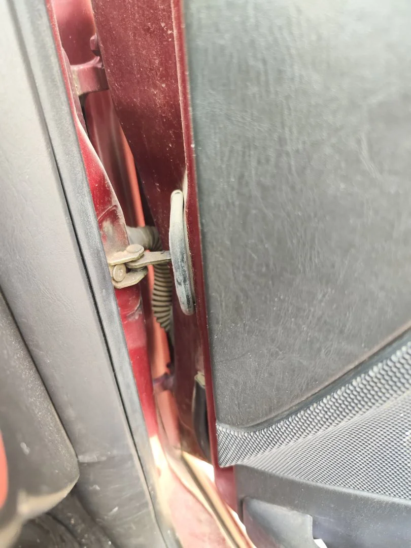 Foto de RETENEDOR PUERTA FORD FOCUS BERLINA (CAK) 1.6 16V CAT (101 CV / 74 KW)