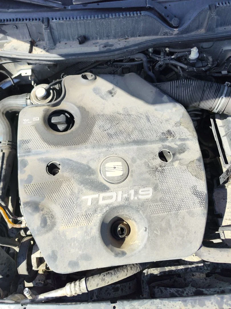 Foto de TAPA MOTOR SEAT LEON (1M1) 1.9 TDI (90 CV / 66 KW)