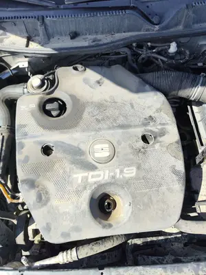 Foto de TAPA MOTOR SEAT LEON (1M1) 1.9 TDI (90 CV / 66 KW)