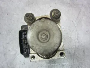 Foto de ABS TOYOTA YARIS (NCP1/NLP1/SCP1) 1.4 Turbodiesel CAT (75 CV / 55 KW) referencia 8954152230 foto 4