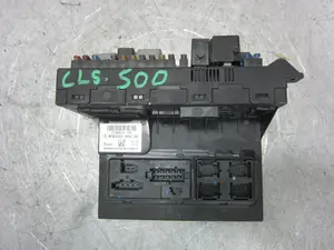Foto de CAJA RELES / FUSIBLES MERCEDES-BENZ CLASE S (BM 220) BERLINA 5.0 V8 24V CAT (306 CV / 225 KW) referencia 2115454101 foto 7