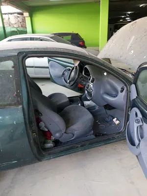 Foto de GOMAS CONTORNO PUERTA FORD KA (CCQ) 1.3 CAT (50 CV / 37 KW)