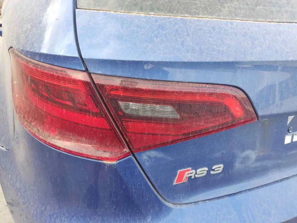 Foto de PILOTO TRASERO IZQUIERDO INTERIOR AUDI RS 3 SPORTBACK (8VA) 2.5 20V TFSI (367 CV / 270 KW)