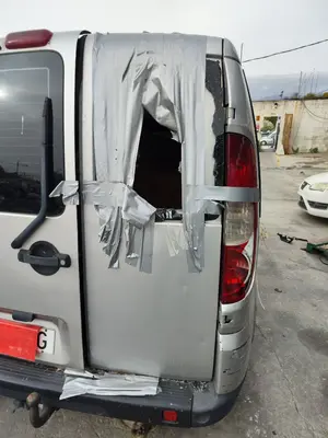 Foto de PORTON TRASERO IZQUIERDO FIAT I DOBLÒ (119) 1.9 JTD CAT (105 CV / 77 KW)
