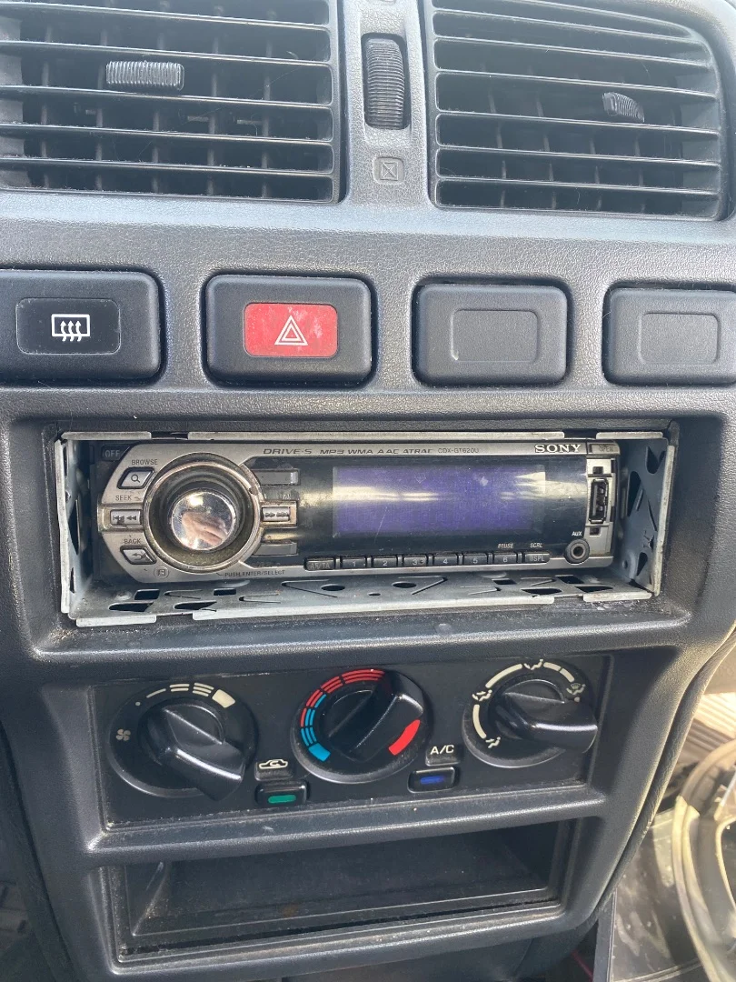 Foto de SISTEMA AUDIO / RADIO CD NISSAN ALMERA (N15) 2.0 Diesel (75 CV / 55 KW)