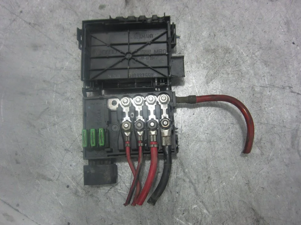 Foto de CAJA RELES / FUSIBLES VOLKSWAGEN GOLF IV BERLINA (1J1)(10.1997) 1.9 TDI (101 CV / 74 KW) referencia 1J0937550