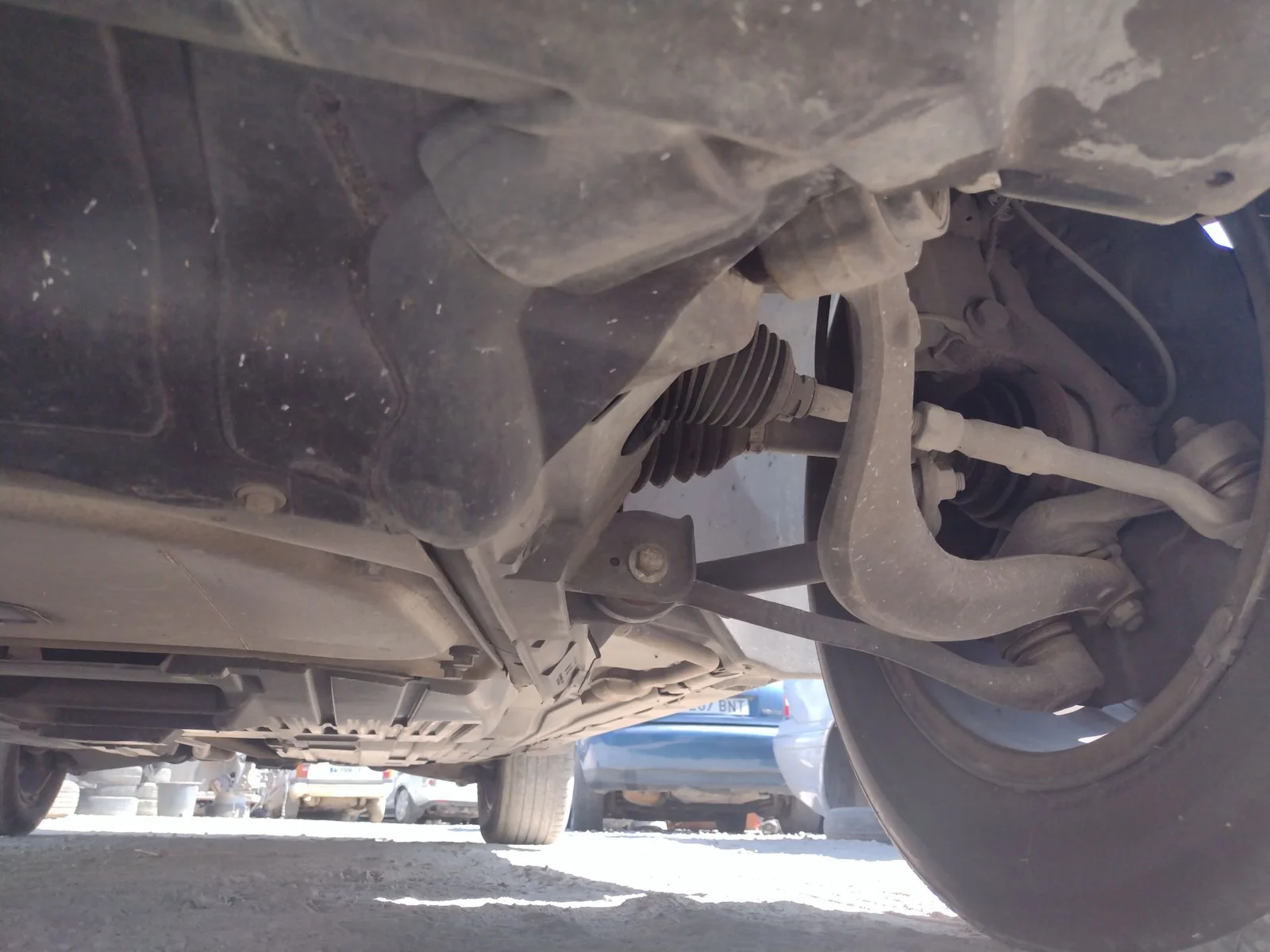Foto de BRAZO SUSPENSION DELANTERO IZQUIERDO BMW SERIE X5 (E53) 3.0 Turbodiesel CAT (218 CV / 160 KW)