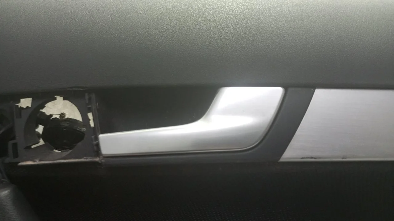 Foto de MANETA INTERIOR TRASERA DERECHA AUDI A3 SPORTBACK (8PA) 2.0 TDI (140 CV / 103 KW) referencia 8P4837020