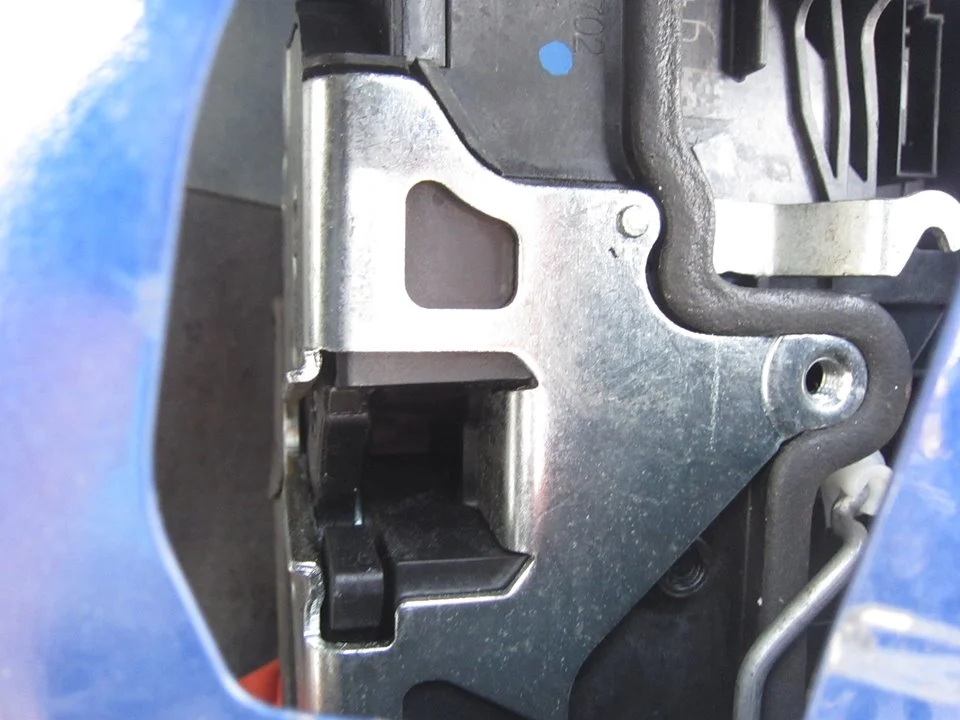 Foto de CERRADURA PUERTA DELANTERA DERECHA BMW SERIE 3 BERLINA (E90) 2.0 16V CAT (150 CV / 110 KW)