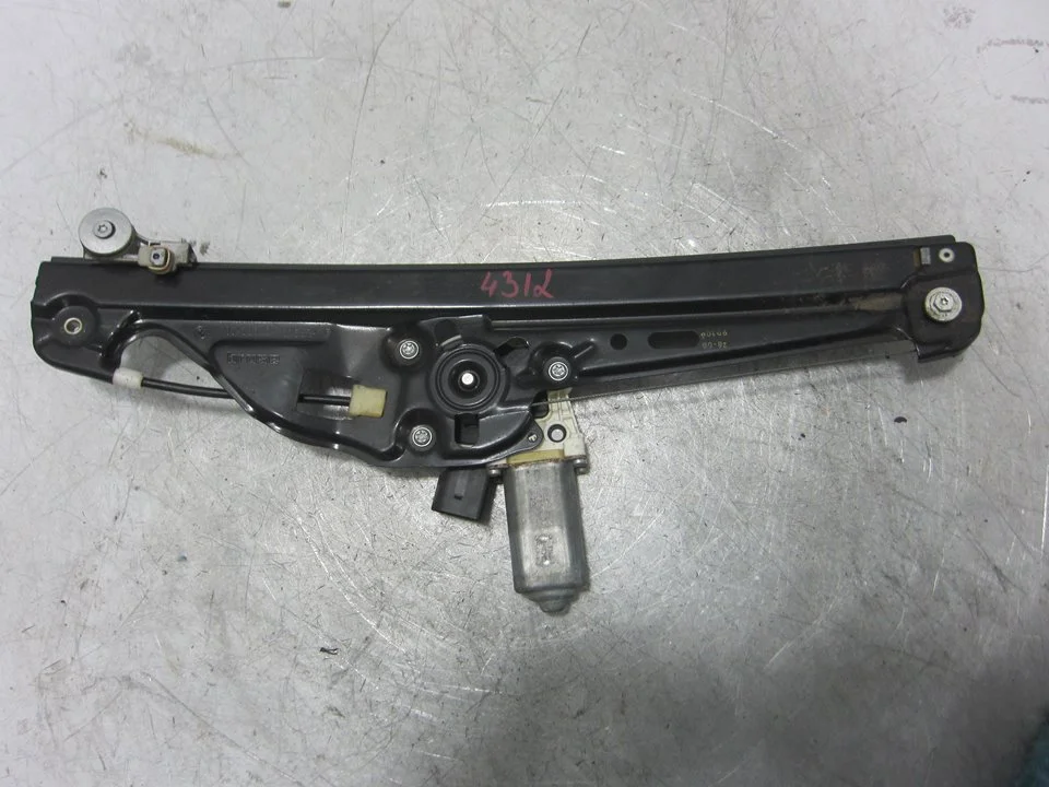Foto de ELEVALUNAS TRASERO DERECHO BMW SERIE 5 BERLINA (E60) 3.0 Turbodiesel CAT (231 CV / 170 KW) referencia 7075674E