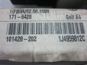 Foto de MOTOR ELEVALUNAS TRASERO DERECHO VOLKSWAGEN GOLF IV BERLINA (1J1)(10.1997) 1.6 (101 CV / 74 KW) referencia 1J4959812C foto 2