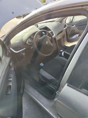 Foto de GOMAS CONTORNO PUERTA PEUGEOT 207 1.4 HDi (68 CV / 50 KW)