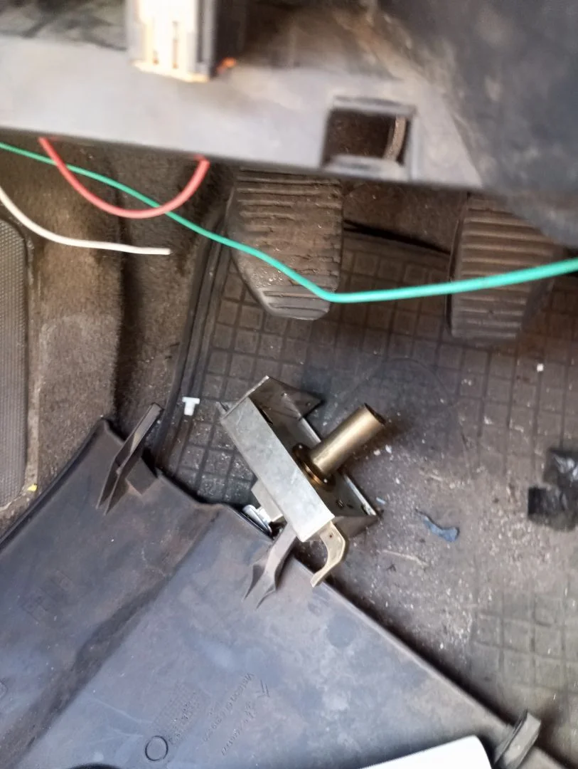 Foto de PEDAL EMBRAGUE CITROEN BERLINGO 1.9 Diesel (69 CV / 51 KW)
