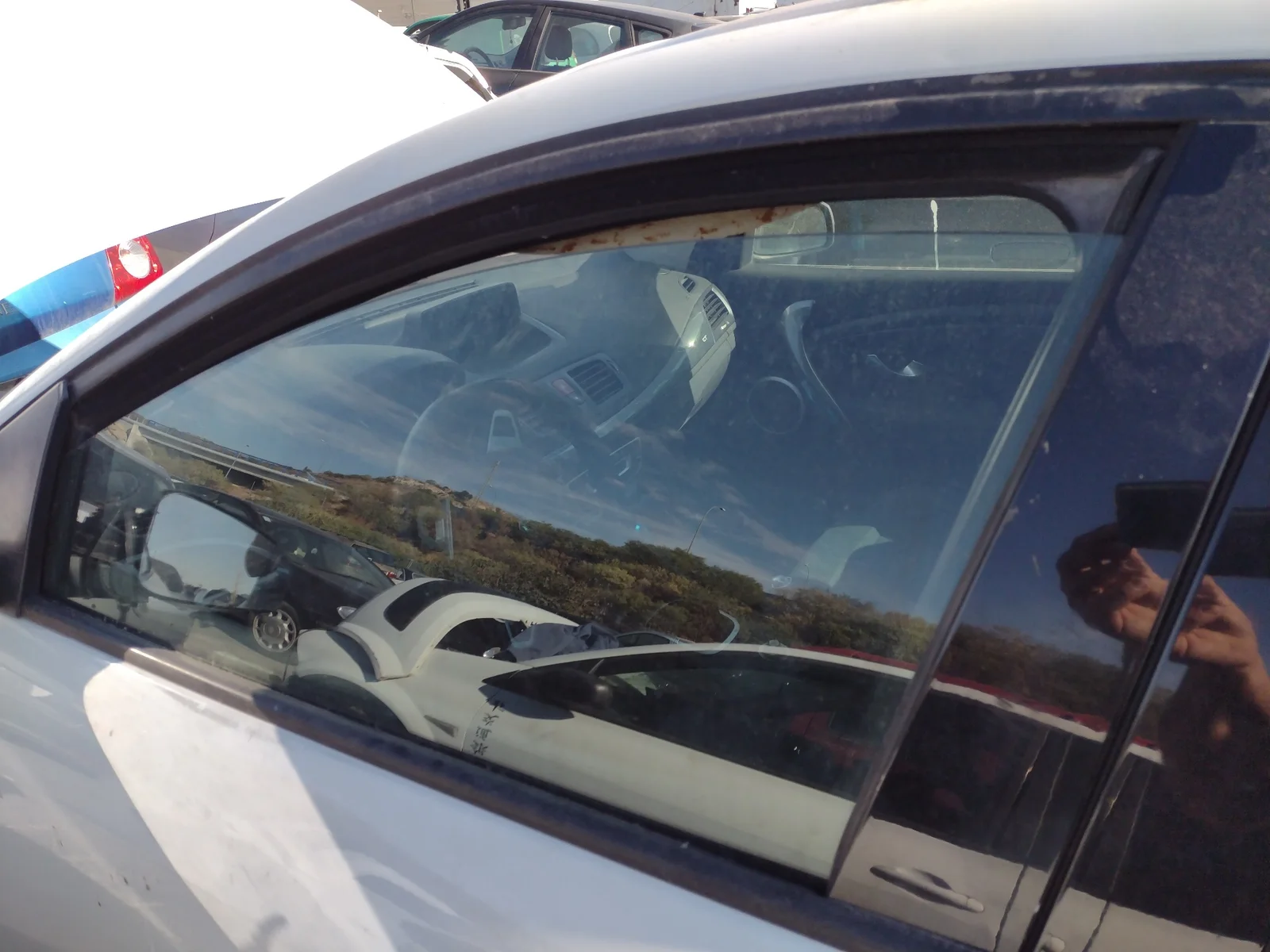 Foto de LUNA DELANTERA IZQUIERDA RENAULT MEGANE III BERLINA 5P 2.0 dCi Diesel FAP (160 CV / 118 KW)