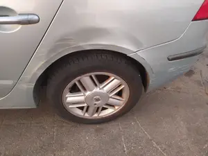 Foto de MANGUETA TRASERA IZQUIERDA RENAULT LAGUNA II (BG0) 2.2 dCi Turbodiesel (150 CV / 110 KW)