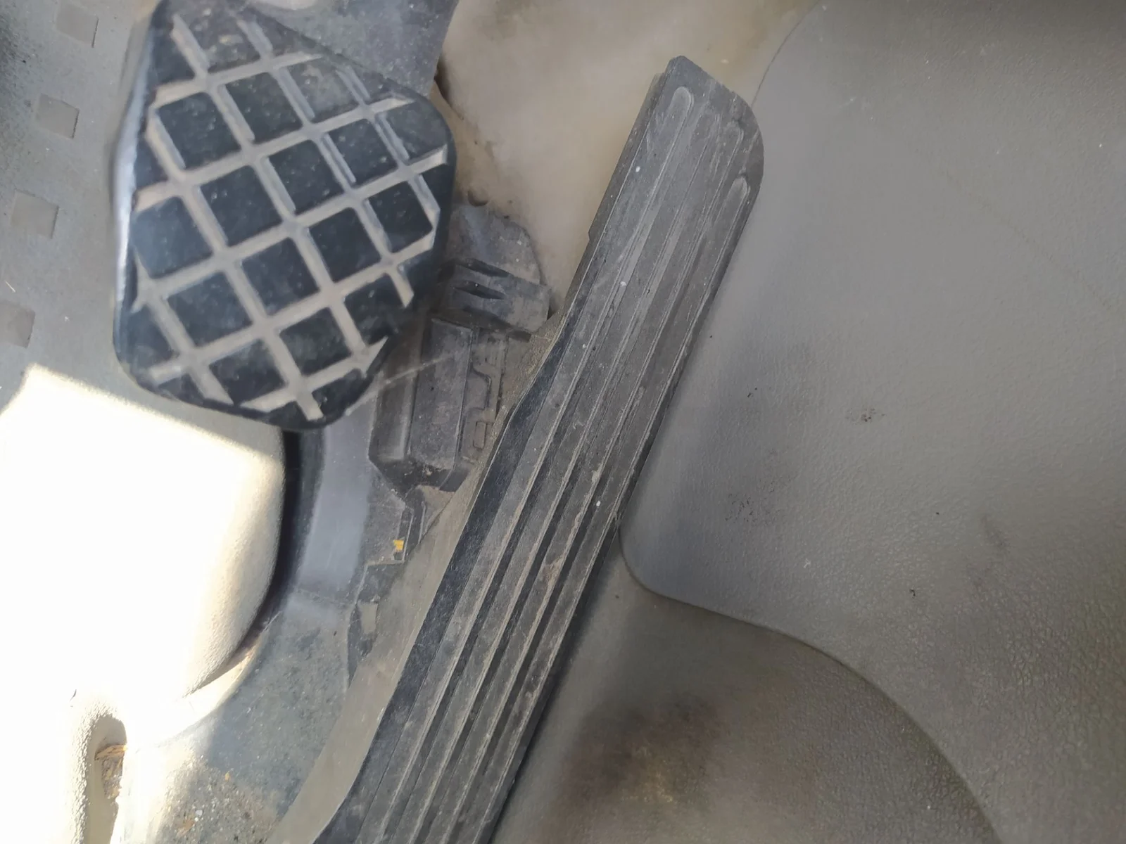 Foto de PEDAL ACELERADOR VOLKSWAGEN CADDY (2K)(02.2004) 1.9 TDI (105 CV / 77 KW)